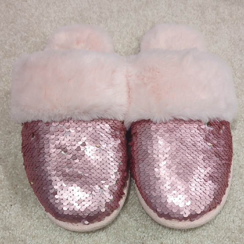 Target Blush Faux Fur Sz 6 (XL) Kids Slippers